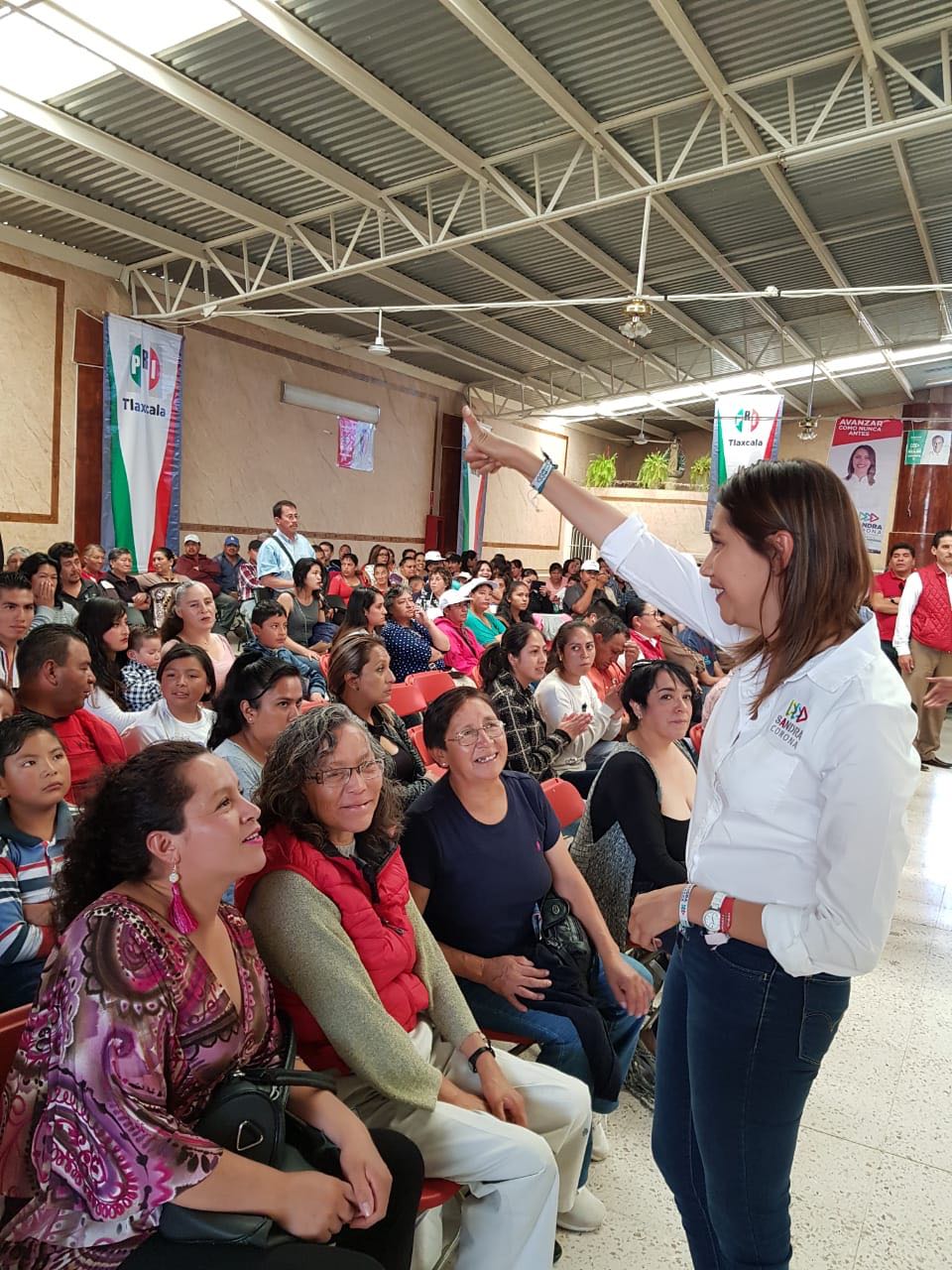 Cientos de familias apoyan y respaldan a Sandra Corona en Calpulalpan